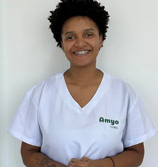 Fabi – Recepcionista da Amyo Clinic, clínica odontológica Swiss Park Campinas